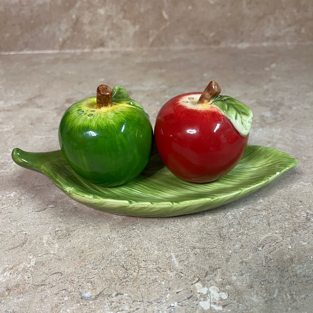 Ceramic Apple Salt & Pepper Shaker Set on Leaf Tray - Red & Green